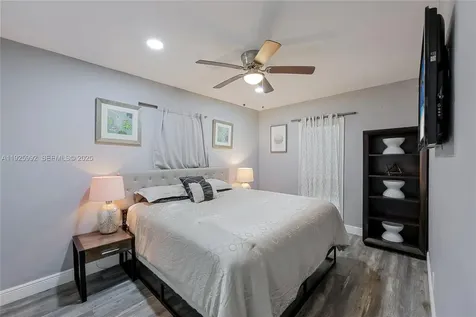 Hollywood FL 33020