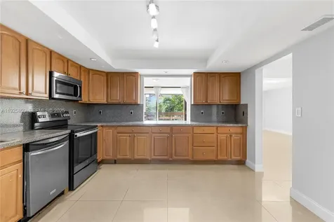 120 SW 96th Terrace Plantation FL 33324