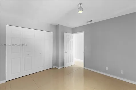 120 SW 96th Terrace Plantation FL 33324