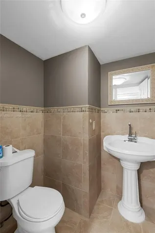 120 SW 96th Terrace Plantation FL 33324