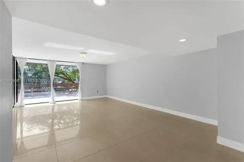 120 SW 96th Terrace Plantation FL 33324
