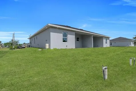 4648/4650 Leonard Boulevard S Lehigh Acres FL 33973