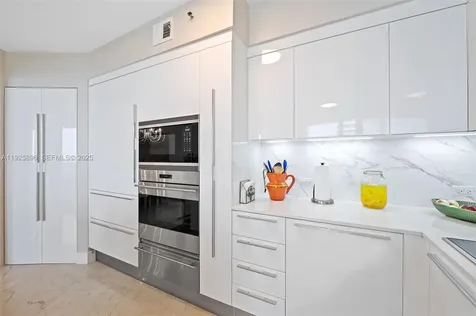 19333 E Collins Avenue Sunny Isles Beach FL 33160