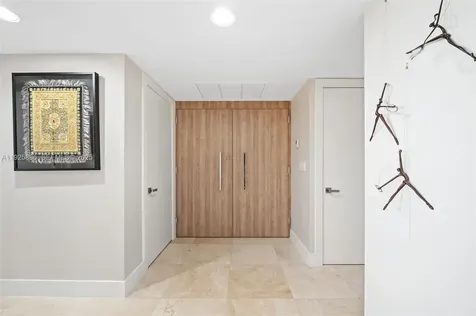 19333 E Collins Avenue Sunny Isles Beach FL 33160