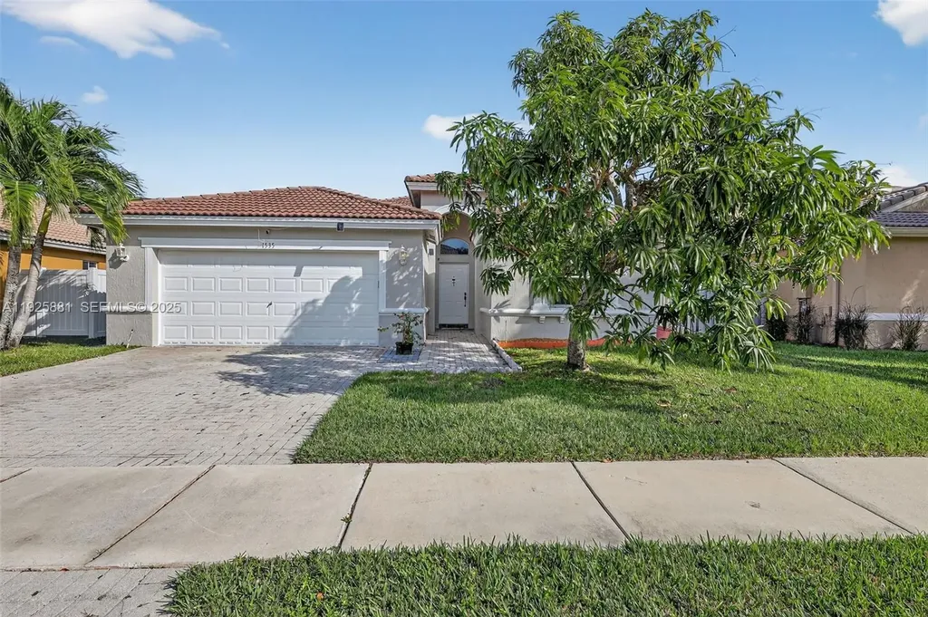 1535 SW 187th Avenue Pembroke Pines FL 33029