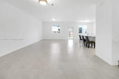 879 SE 26th Terrace Homestead FL 33035