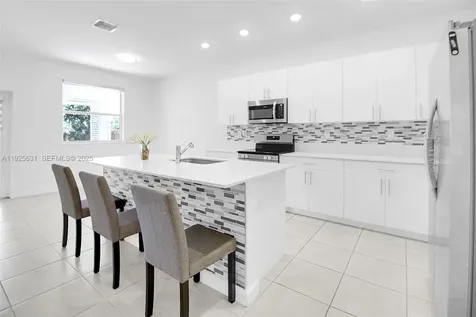 879 SE 26th Terrace Homestead FL 33035