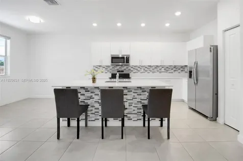 879 SE 26th Terrace Homestead FL 33035