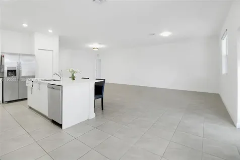 879 SE 26th Terrace Homestead FL 33035