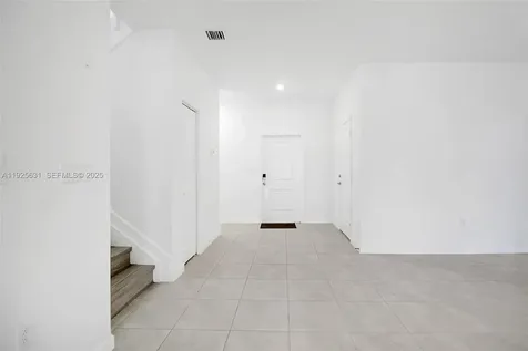 879 SE 26th Terrace Homestead FL 33035