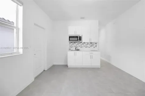 879 SE 26th Terrace Homestead FL 33035