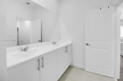 879 SE 26th Terrace Homestead FL 33035