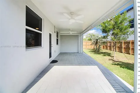 879 SE 26th Terrace Homestead FL 33035