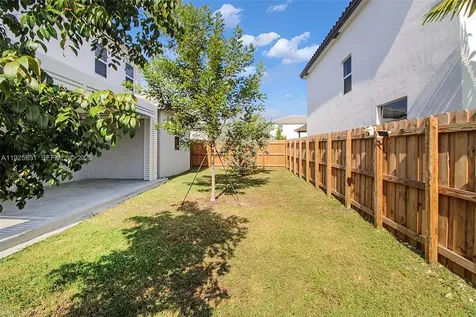879 SE 26th Terrace Homestead FL 33035