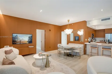 31 SE 5th Street Miami FL 33131