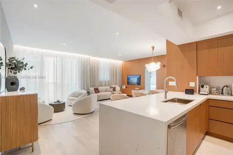 31 SE 5th Street Miami FL 33131