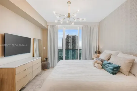 31 SE 5th Street Miami FL 33131