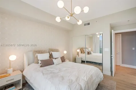 31 SE 5th Street Miami FL 33131