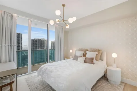 31 SE 5th Street Miami FL 33131