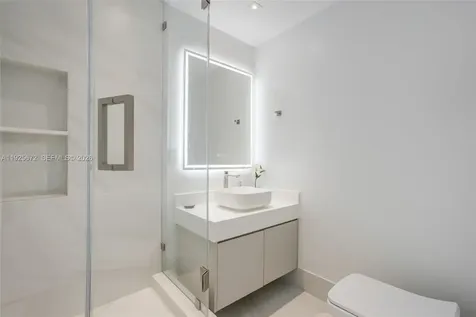 31 SE 5th Street Miami FL 33131