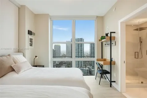 31 SE 5th Street Miami FL 33131