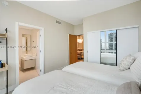 31 SE 5th Street Miami FL 33131