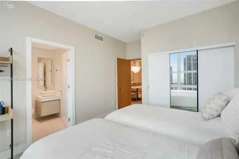 31 SE 5th Street Miami FL 33131