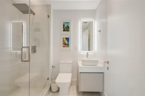 31 SE 5th Street Miami FL 33131