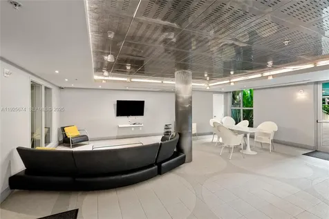 110 Washington Avenue Miami Beach FL 33139