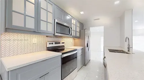 8212 NW 8th Place Plantation FL 33324