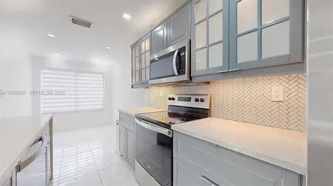 8212 NW 8th Place Plantation FL 33324