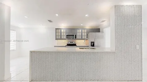 8212 NW 8th Place Plantation FL 33324