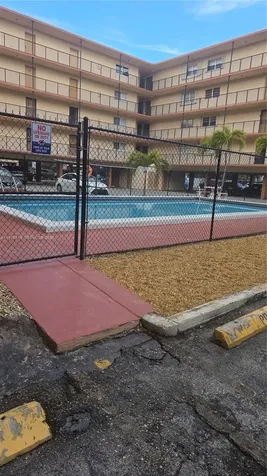 1075 W 68th Street Hialeah FL 33014