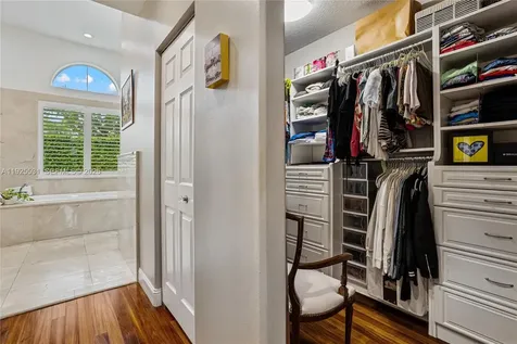 2706 Oakmont Weston FL 33332