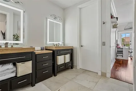 2706 Oakmont Weston FL 33332