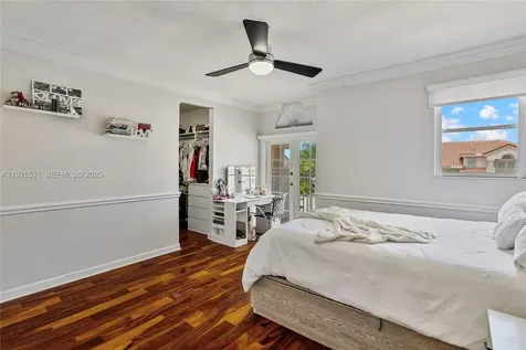 2706 Oakmont Weston FL 33332