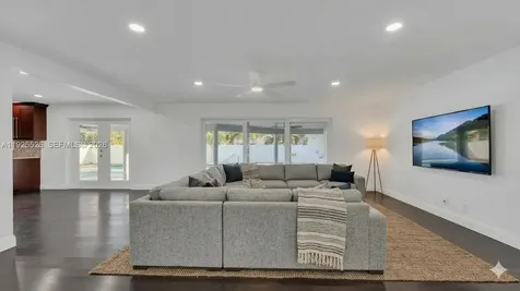 620 NE 2nd Street Pompano Beach FL 33060