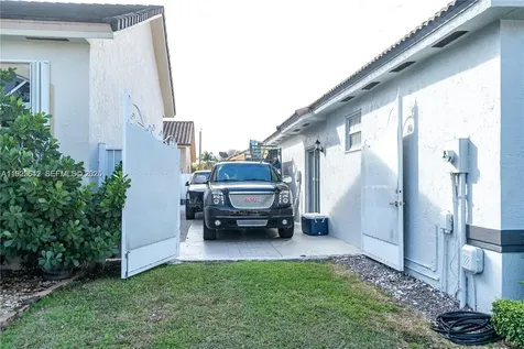 8952 NW 145th Lane Miami Lakes FL 33018