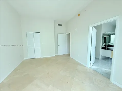 31 SE 5th Street Miami FL 33131