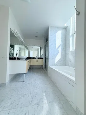 31 SE 5th Street Miami FL 33131
