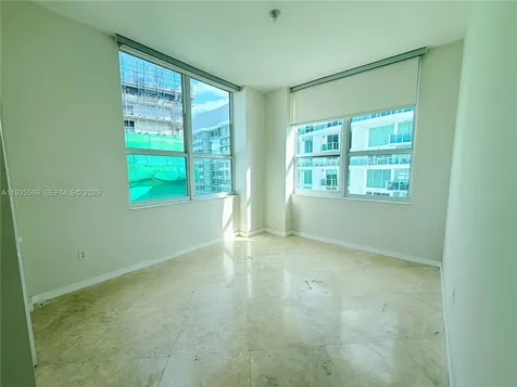31 SE 5th Street Miami FL 33131