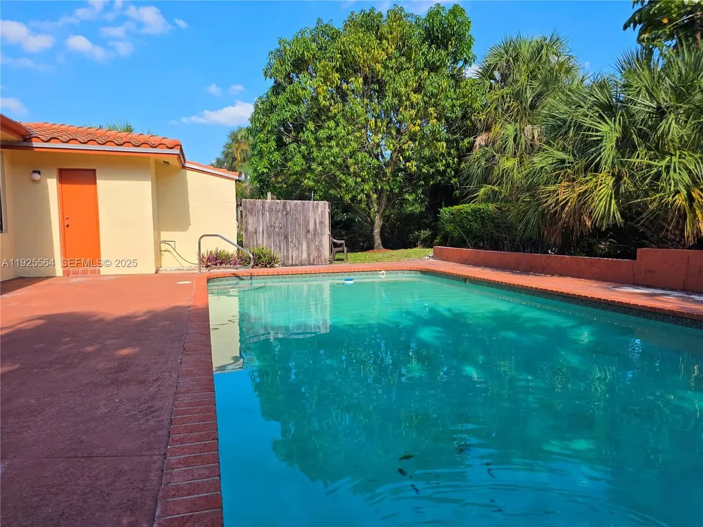 1327 NW 87th Terrace Coral Springs FL 33071