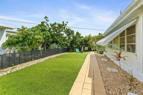 8616 SW 16th Place Davie FL 33324