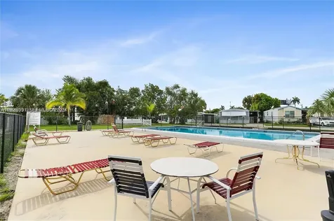 8616 SW 16th Place Davie FL 33324