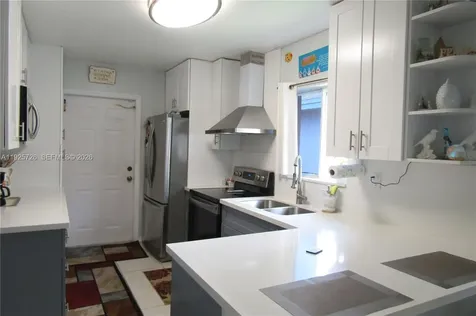 942 SW 8th Place Florida City FL 33034