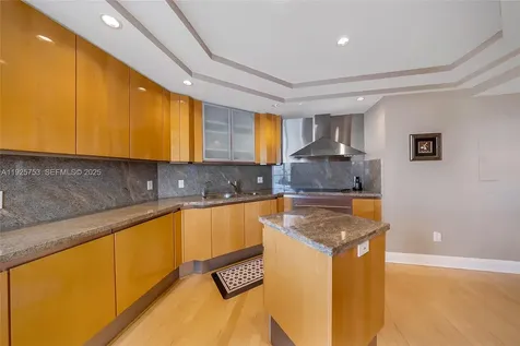 2600 Island Boulevard Aventura FL 33160