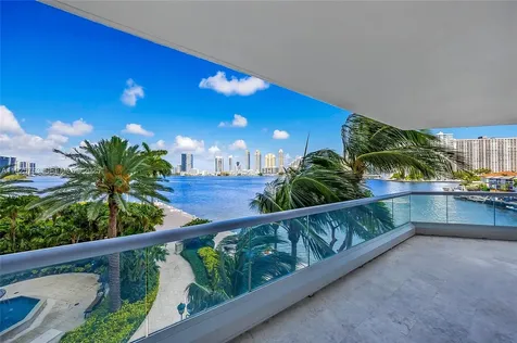 2600 Island Boulevard Aventura FL 33160