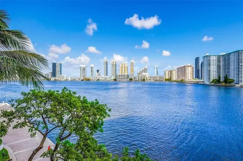 2600 Island Boulevard Aventura FL 33160