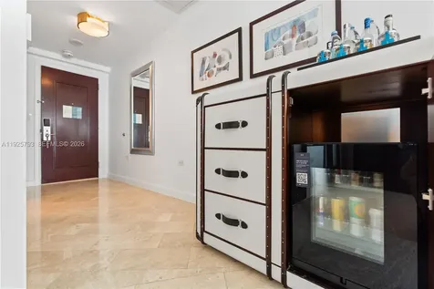 4391 Collins Avenue Miami Beach FL 33140