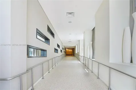 4391 Collins Avenue Miami Beach FL 33140